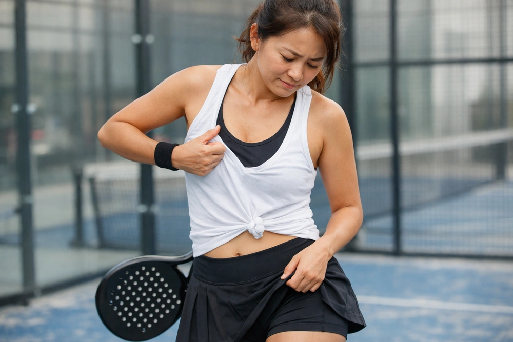 Outfit Padel yang Nyaman dan Stylish: Cara Mix & Match agar Tetap Bebas Gerak di Lapangan 1 Outfit padel yang kurang nyaman
